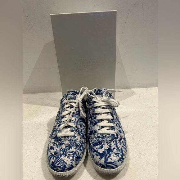 So cool new in box Martin Margiela blue and white leather print slides. Size 38 - Picture 2 of 12